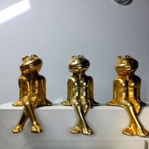 3 frog Miniatures
